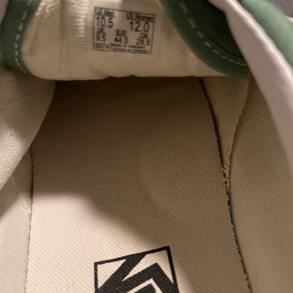 Vans - Picture 3 of 3